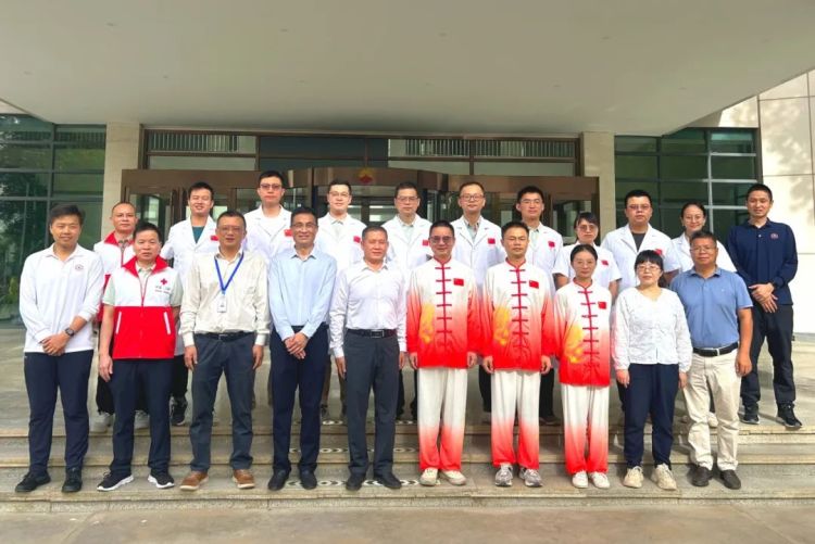 中国（江西）援非红十字医疗服务队走进中石油非洲公司“送健康”
